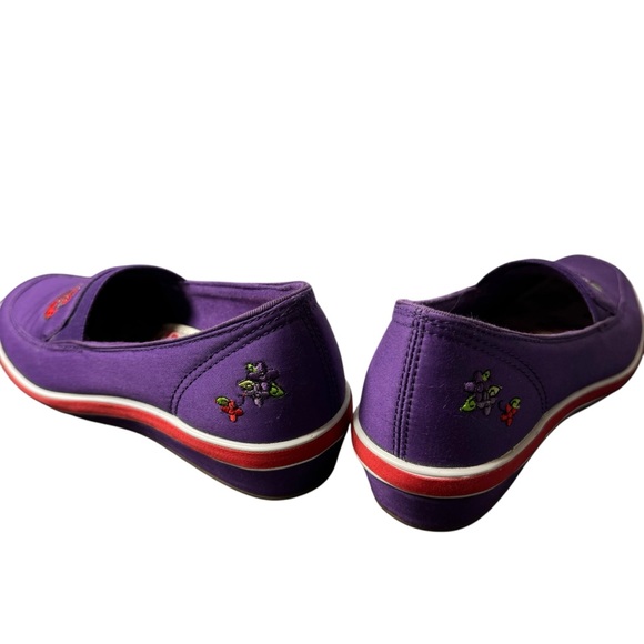 Keds Grasshoppers women’s‎ slip on shoes size 7.5, purple with red hat - Picture 4 of 5